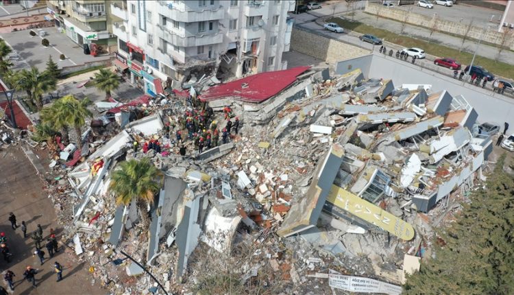 عاجل | ارتفاع اعداد ضحايا زلزال تركيا الى 5894 قتيلا