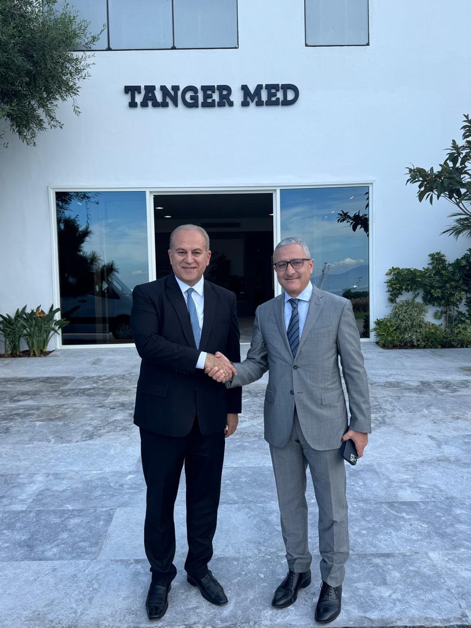 السفير المصري بالمغرب يبحث مع مجموعة طنجة المتوسط تعزيز التعاون في مجالات الموانئ والمناطق الصناعية واللوجستية 